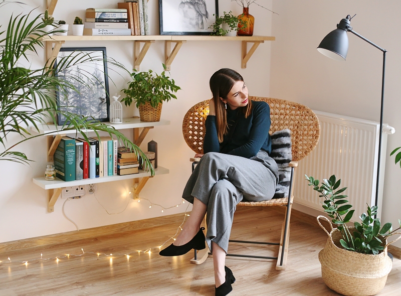 Witaj 2018 - minimalizm - cienki sweter i szare spodnie culottes