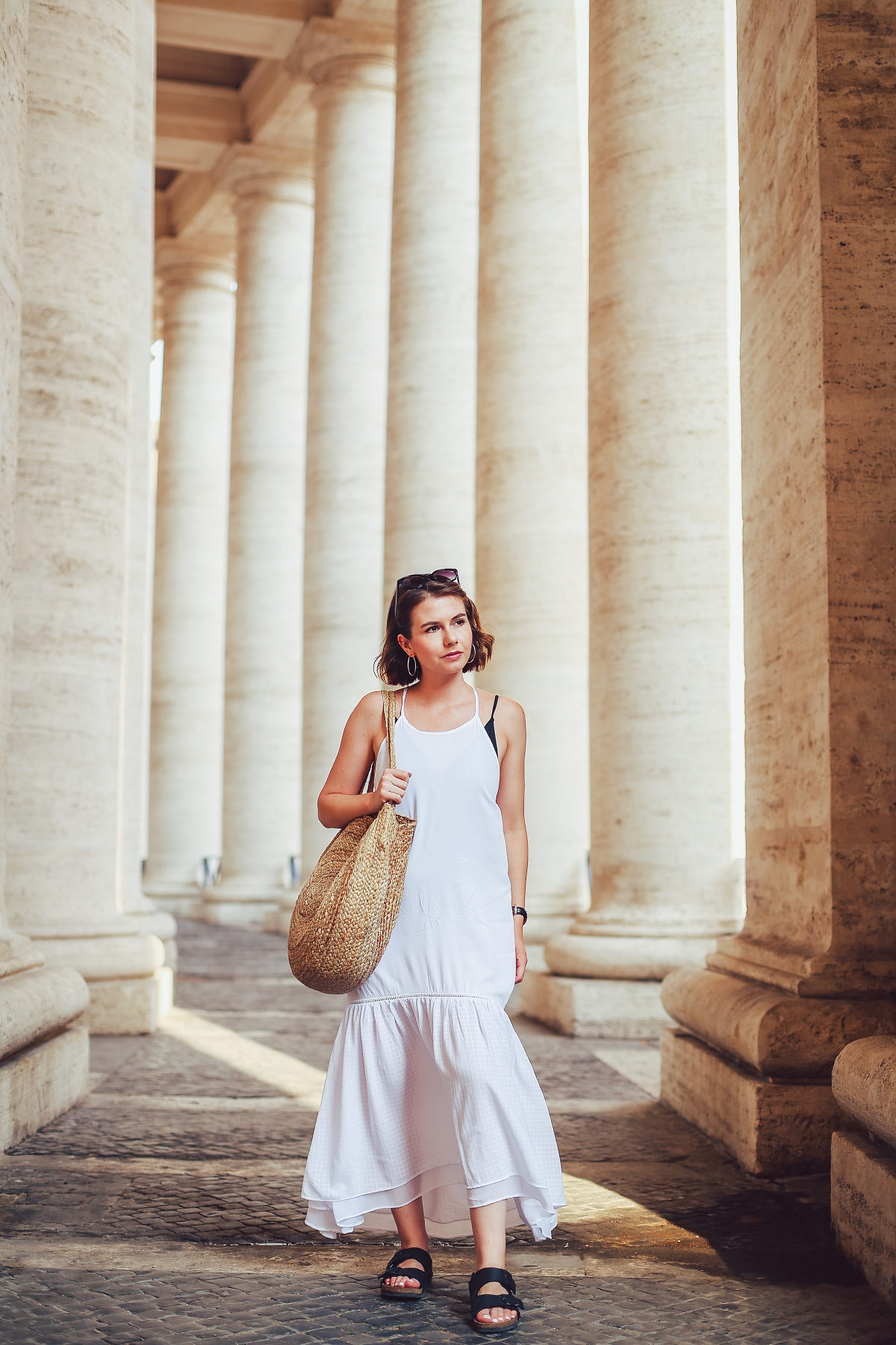 biała sukienka boho sesja w Watykanie