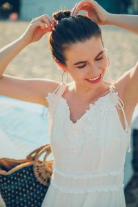 biała sukienka na lato blog modowy sesja sopot