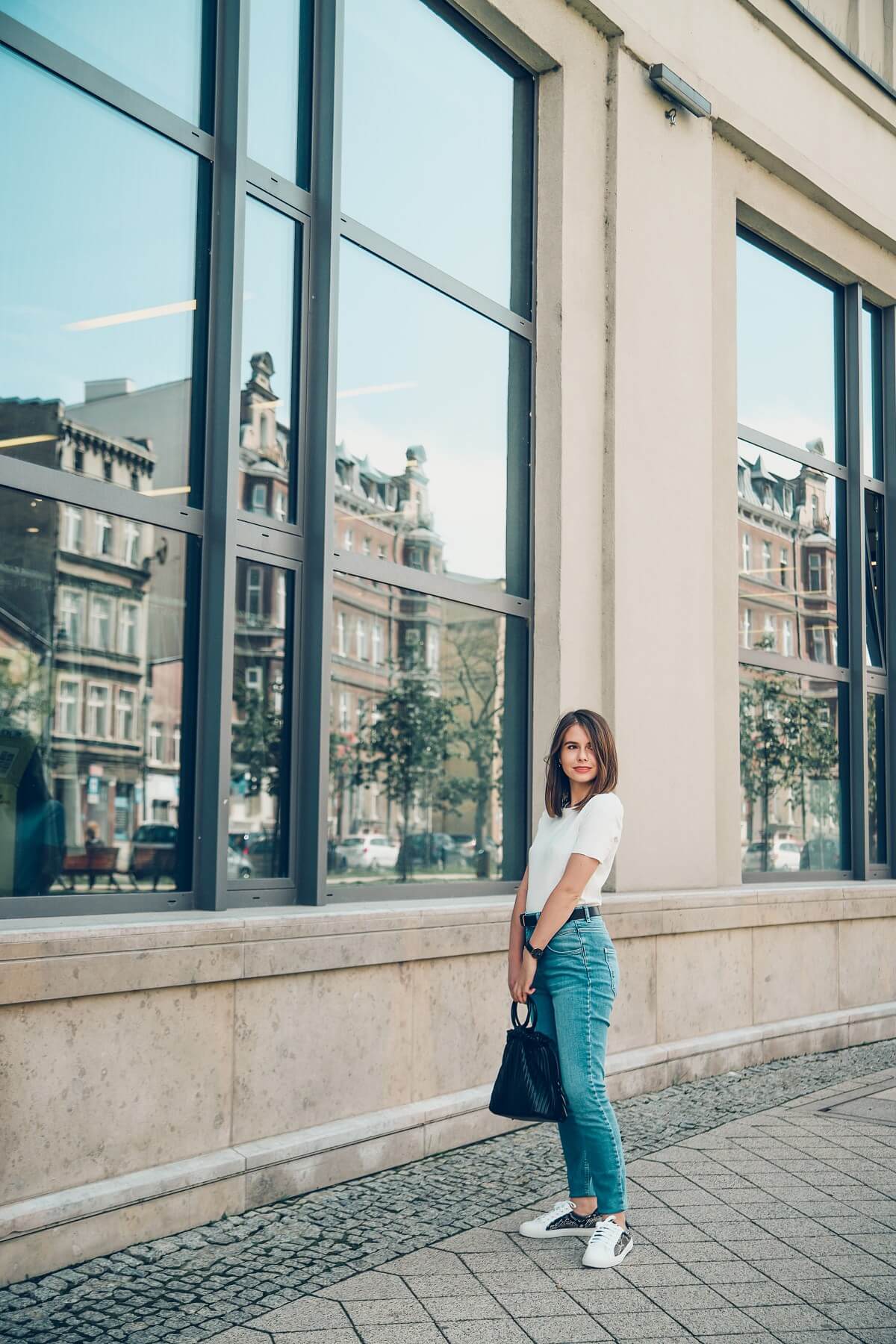 jeans stylizacja tshirt prostota minimalizm