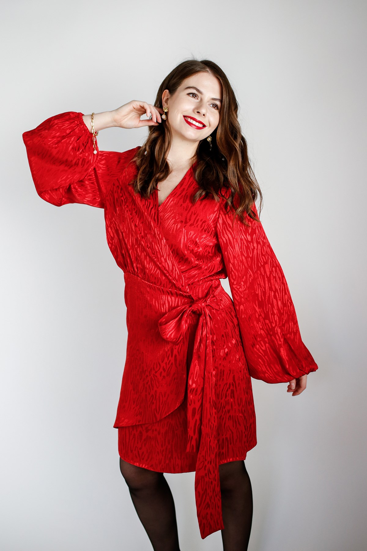 czerwona sukienka prezentownik